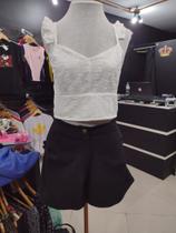 Conjunto croped em laise mais short