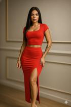 Conjunto Cropped e Saia Midi com Fenda Estilo e Conforto na Medida Certa Conjunto Cropped e Saia Midi com Fenda Estilo e Conforto na Medida Certa