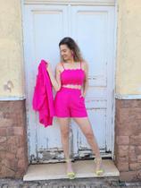 Conjunto cropped e shorts em linho com detalhes guipir