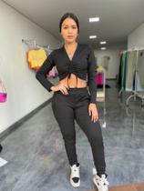 Conjunto Cropped Manga Longa com Calça Preta