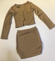 Conjunto Cropped manga longa e Saia