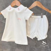 Conjunto Curto Malha Tricotada - Blusa c/ Gola Bordado Flores e Bermuda Off White Conjunto Curto Malha Tricotada - Blusa c/ Gola Bordado Flores e Bermuda Off White