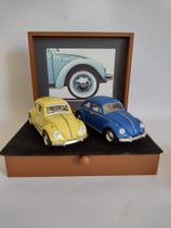 Conjunto de 02 Miniaturas de VW Fusca 1967 em metal