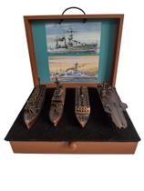 Conjunto de 04 Miniaturas de Embarcações em metal com Titanic