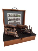 Conjunto de 04 Miniaturas de Locomotiva e Bonde com Caixa Exclusiva
