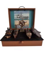 Conjunto de 05 Miniaturas de Embarcações de época em metal