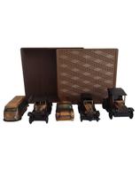 Conjunto de 05 miniaturas de veículos de época em metal com case Conjunto de 05 miniaturas de veículos de época em metal com case
