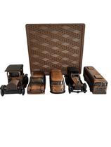 Conjunto de 05 miniaturas de veículos de época em metal com ônibus e case exclusivo Conjunto de 05 miniaturas de veículos de época em metal com ônibus e case exclusivo