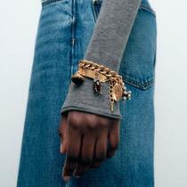 Conjunto de 2 pulseiras com pingentes combinados