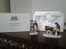 Conjunto de 2 trituradores de facas Miniature Village New England
