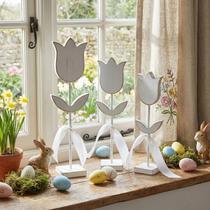 Conjunto de 3 decorações de mesa Junkin Spring com sinais de tulipa de madeira Conjunto de 3 decorações de mesa Junkin Spring com sinais de tulipa de madeira