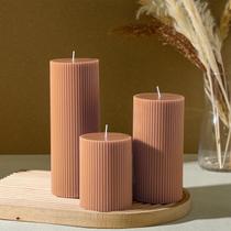 Conjunto de 3 velas Pillar Candles Conelist Ribbed com aroma de cera de soja marrom