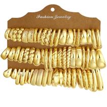 Conjunto de 30 Pares de Brincos Argola Grossa Dourada 17KM Banhados a Ouro 14K Conjunto de 30 Pares de Brincos Argola Grossa Dourada 17KM Banhados a Ouro 14K