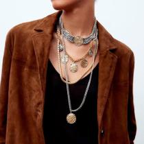 Conjunto de 4 colares metalicos com pingentes texturizados