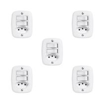 Conjunto de 5 Interruptores de 2 Tecla Simples e Tomada 2p+t 20a , com Placa de Sobrepor