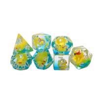 Conjunto De 7 Dados De Resina Transparente Com Design De Pato Amarelo E Números Brancos Para Jogos Conjunto De 7 Dados De Resina Transparente Com Design De Pato Amarelo E Números Brancos Para Jogos