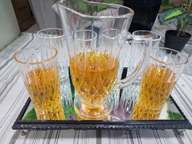 Conjunto de 7 peças, 1 jarra de 1 litro mais 6 copos de 300 ml Conjunto de 7 peças, 1 jarra de 1 litro mais 6 copos de 300 ml