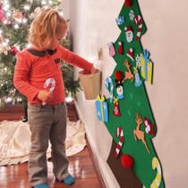 Conjunto de árvores de Natal de feltro AerWo +26 ornamentos removíveis