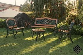Conjunto de Banco de Madeira e Alumínio Fundido Sion Para Área Externa Jardim Varanda Piscina Área de Lazer Alumínio Fundido Artesane Móveis Conjunto de Banco de Madeira e Alumínio Fundido Sion Para Área Externa Jardim Varanda Piscina Área de Lazer Alumínio Fundido Artesane Móveis