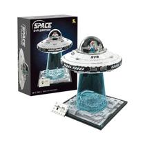 Conjunto De Blocos De Montar OVNI Luminoso Com Base E Placa De Identificação - Modelo De Ficção Conjunto De Blocos De Montar OVNI Luminoso Com Base E Placa De Identificação - Modelo De Ficção