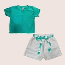 Conjunto de Blusa com Strass/Brilho e Shorts Branco com Fita
