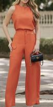 Conjunto de Blusa e calça estilo alfaiataria com bolso