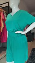 Conjunto de blusa e shorts verde Conjunto de blusa e shorts verde