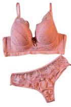 Conjunto de Bojo com a base mais alongada, recortes de renda e pingente Deissy Moda intima