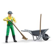 Conjunto de Bonecos Bruder Farmer - 11cm com Carrinho de Mão, Ancinho e Garfo