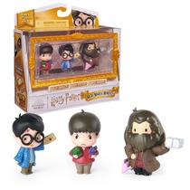 Conjunto de bonecos de ação Wizarding World Harry Potter Micro Magical Moments com exclusivos Harry, Hagrid, Dudley e vitrine