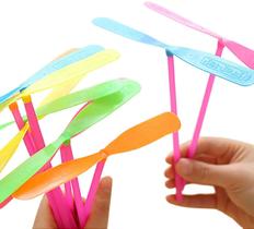 Conjunto de brinquedos: 100 libélulas de plástico, bambu, helicóptero de plástico, bambu Conjunto de brinquedos: 100 libélulas de plástico, bambu, helicóptero de plástico, bambu