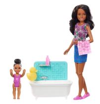 Conjunto de brinquedos Barbie Skipper Babysitters Inc. com banheira e bonecas Conjunto de brinquedos Barbie Skipper Babysitters Inc. com banheira e bonecas