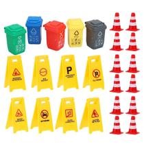 Conjunto de brinquedos NUOBESTY Mini Traffic Signs com cones de trânsito e latas de lixo