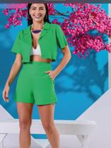 conjunto de casaqueto e shorts em alfaiataria