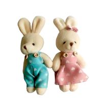 Conjunto de Coelhos de Pelúcia para Páscoa Modelo 03 Enfeite Decorativo 15cm Kit 2 Unidades OEM