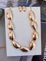 Conjunto de colar e brinco maximalista bijuteria folheada
