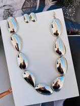 Conjunto de colar e brinco maximalista bijuteria folheada Conjunto de colar e brinco maximalista bijuteria folheada