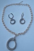 Conjunto de Colar e brincos pantera estilizada cravejado de zirconias negras .