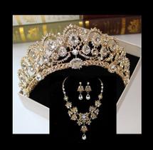 Conjunto de coroa, tiara com brincos e colar cor dourado, tamanho grande