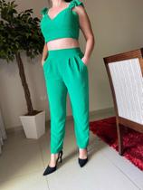 Conjunto de cropped com calça pantalona