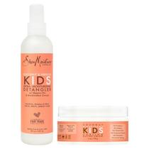 Conjunto de cuidados para cabelos cacheados para crianças Shea Moisture creme de manteiga ondulada de coco e hibisco e spray desembaraçante extra hidratante para crianças com cabelos ondulados, grossos e crespos (conjunto de 2 peças) Conjunto de cuidados para cabelos cacheados para crianças Shea Moisture creme de manteiga ondulada de coco e hibisco e spray desembaraçante extra hidratante para crianças com cabelos ondulados, grossos e crespos (conjunto de 2 peças)
