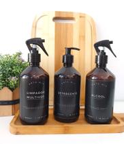 Conjunto de Frascos Pet 500ml, Kit Limpeza, Detergente, Limpador Multiuso e Álcool Líquido, preto Conjunto de Frascos Pet 500ml, Kit Limpeza, Detergente, Limpador Multiuso e Álcool Líquido, preto