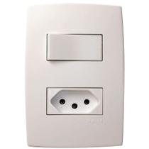 Conjunto de Interruptores Simples + Tomada 2P+T PB 10A - 615074 - PIAL