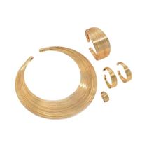 Conjunto De Joias Em Ouro Com Faixa Larga Para Mulheres: Colar, Brincos, Anel E Pulseira Conjunto De Joias Em Ouro Com Faixa Larga Para Mulheres: Colar, Brincos, Anel E Pulseira