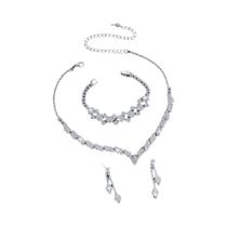 Conjunto De Joias Geométricas Brilhantes Com Strass: Colar, Brincos E Pulseira Para Noivas Com Conjunto De Joias Geométricas Brilhantes Com Strass: Colar, Brincos E Pulseira Para Noivas Com