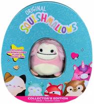 Conjunto de lata para colecionador Squishmallow Official Kellytoy com alfinete