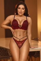 Conjunto de lingerie bojo com decote profundo e calcinha fio