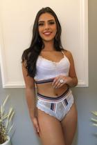 Conjunto de lingerie branco em renda barbatana na lateral e calcinha fio