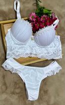 Conjunto De Lingerie Com Aplicação De Tule E Renda. Conjunto De Lingerie Com Aplicação De Tule E Renda.