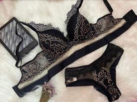 Conjunto de Lingerie com Renda e Tule Preto e Nude
